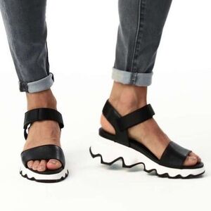 Sorel Women’s Kinetic Impact Black White Sandal Sporty Casual US sz 12